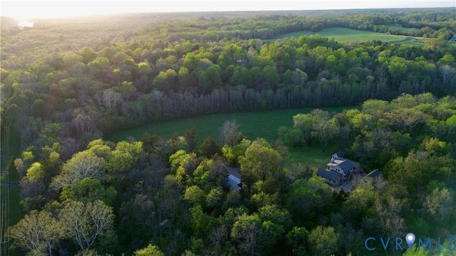794 River Rd W, Manakin Sabot, VA 23103
