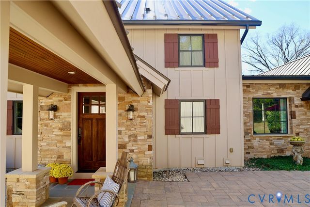 794 River Rd W, Manakin Sabot, VA 23103