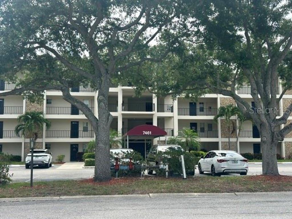 7461 W COUNTRY CLUB DRIVE N 402, Sarasota, FL 34243