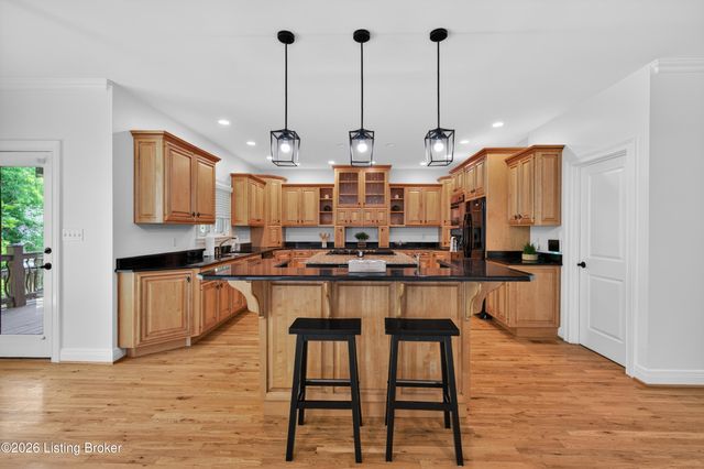 12307 Ridgeview Dr, Goshen, KY 40026
