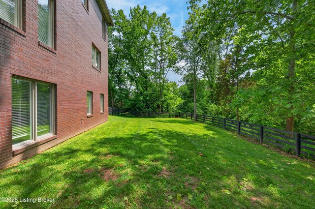 12307 Ridgeview Dr, Goshen, KY 40026