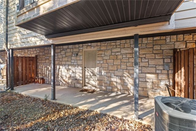 275 Noble Lane, Fayetteville, AR 72703