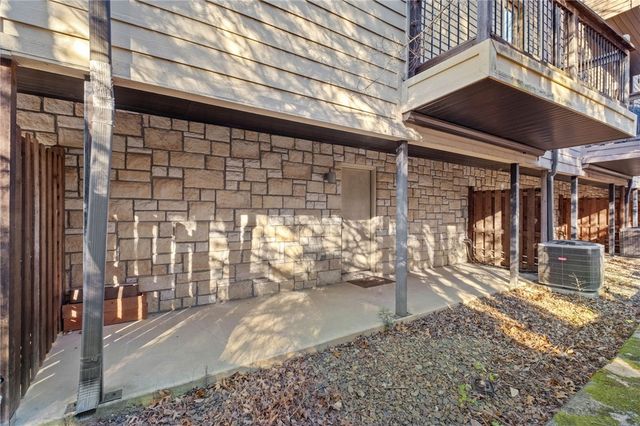 275 Noble Lane, Fayetteville, AR 72703