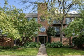 5020 Arbor Lane 203, Northfield, IL 60093