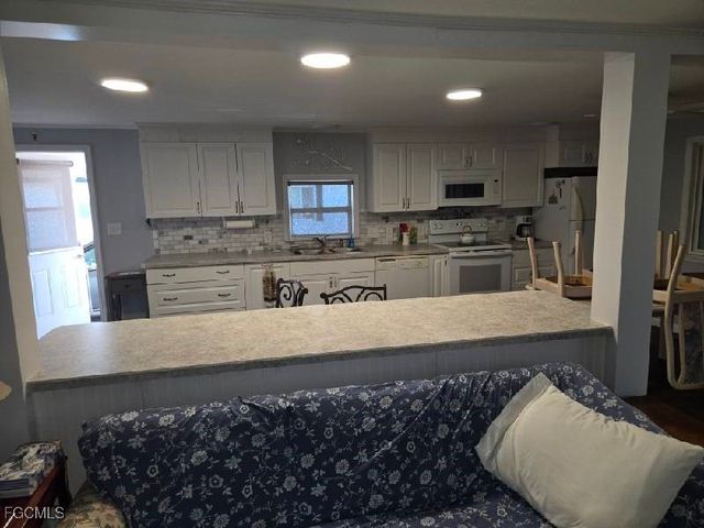 9 Elder ST, Alva, FL 33920