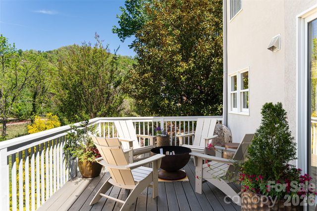 38 Pine Acre Boulevard, Asheville, NC 28804