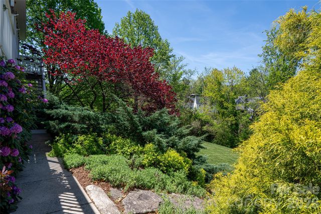 38 Pine Acre Boulevard, Asheville, NC 28804