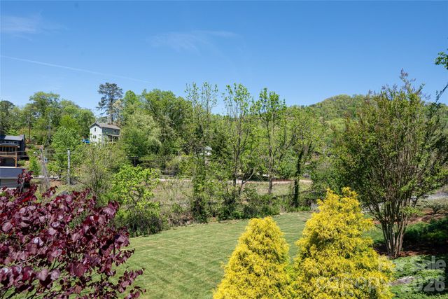 38 Pine Acre Boulevard, Asheville, NC 28804