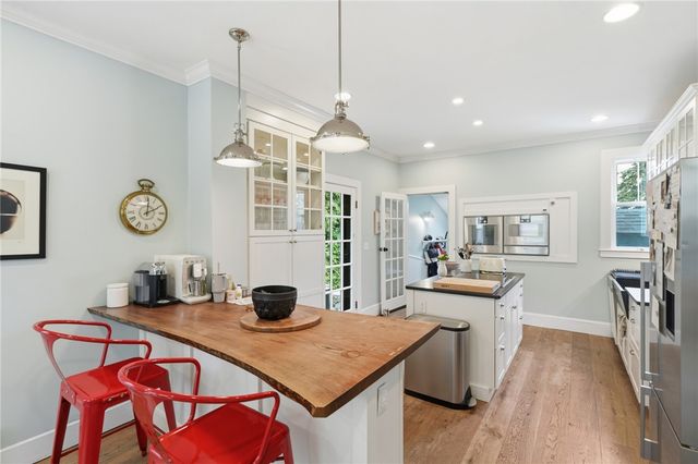 52 Berkeley Avenue, Newport, RI 02840