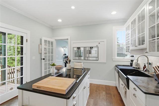 52 Berkeley Avenue, Newport, RI 02840