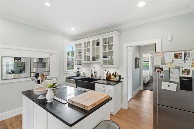 52 Berkeley Avenue, Newport, RI 02840