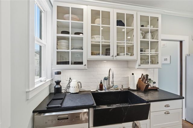 52 Berkeley Avenue, Newport, RI 02840