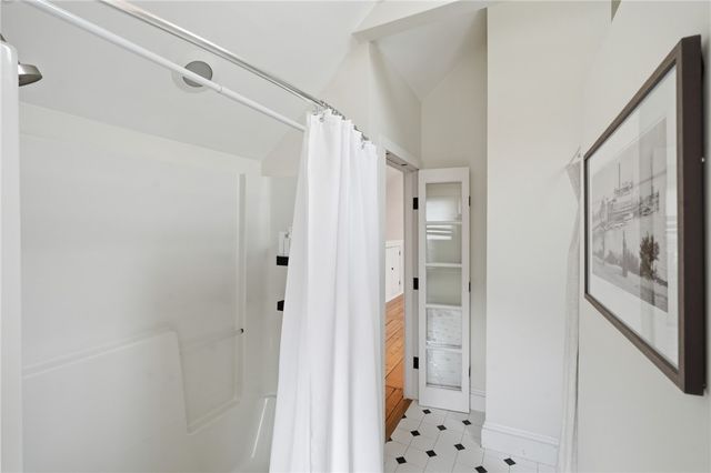 52 Berkeley Avenue, Newport, RI 02840