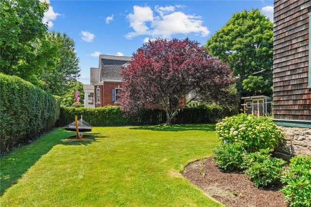 52 Berkeley Avenue, Newport, RI 02840