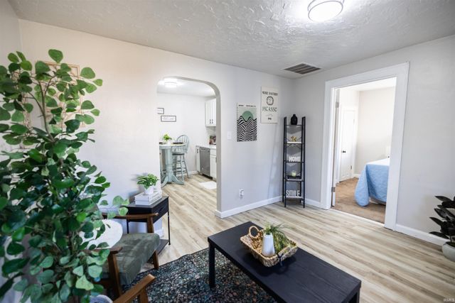2410 Central Avenue, Anderson, IN 46016