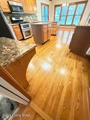 703 Foxgate Rd, Louisville, KY 40223