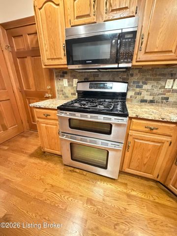 703 Foxgate Rd, Louisville, KY 40223