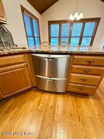 703 Foxgate Rd, Louisville, KY 40223