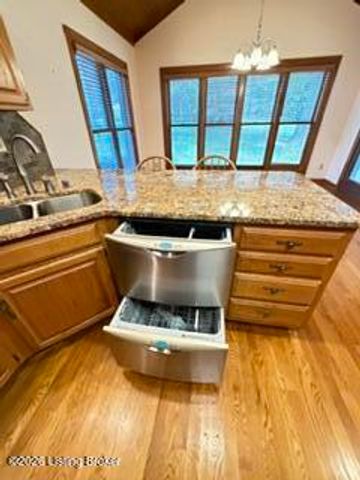 703 Foxgate Rd, Louisville, KY 40223