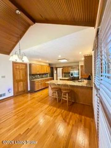 703 Foxgate Rd, Louisville, KY 40223