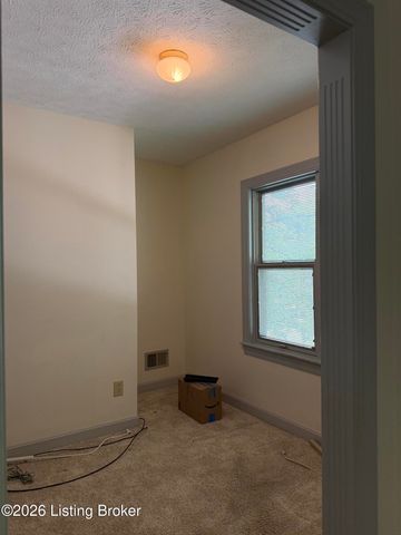 703 Foxgate Rd, Louisville, KY 40223