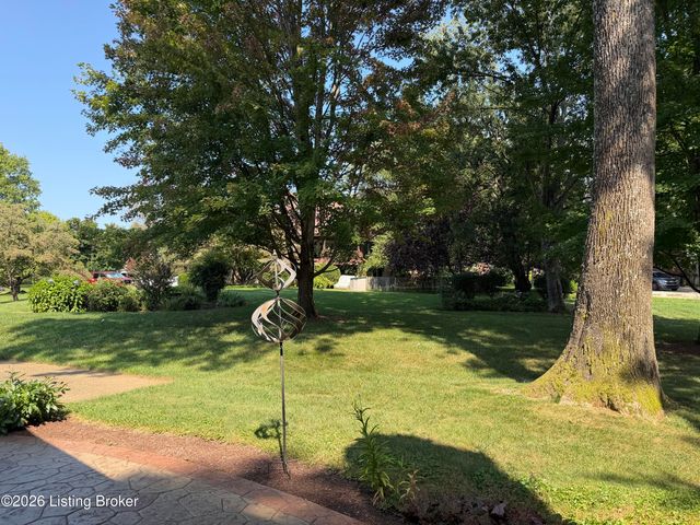 703 Foxgate Rd, Louisville, KY 40223