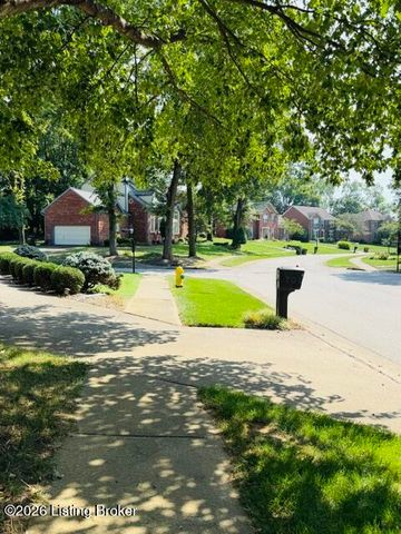 703 Foxgate Rd, Louisville, KY 40223