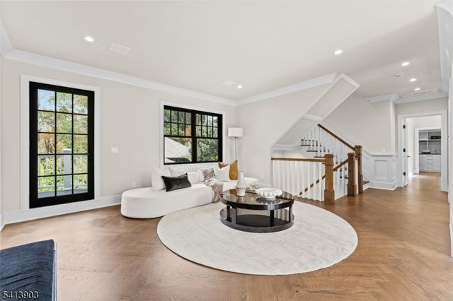 330 HARTSHORN DRIVE, Millburn Twp., NJ 07078