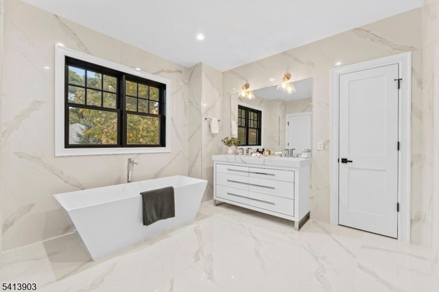 330 HARTSHORN DRIVE, Millburn Twp., NJ 07078