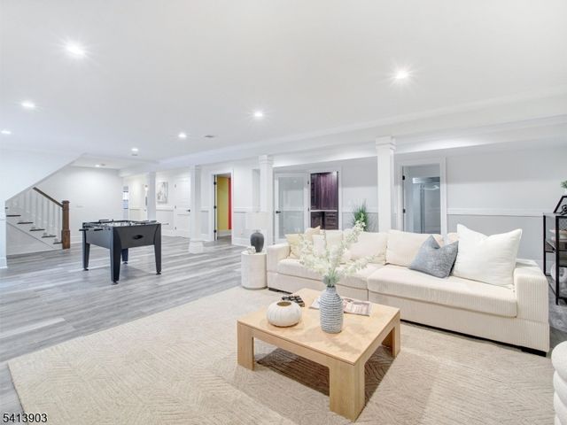 330 HARTSHORN DRIVE, Millburn Twp., NJ 07078