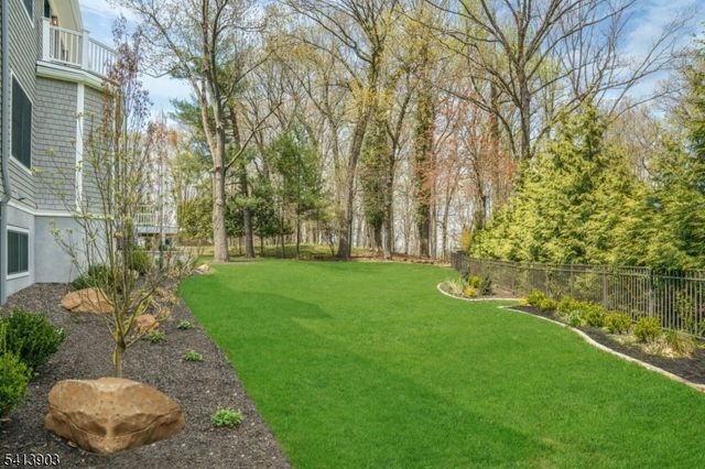 330 HARTSHORN DRIVE, Millburn Twp., NJ 07078