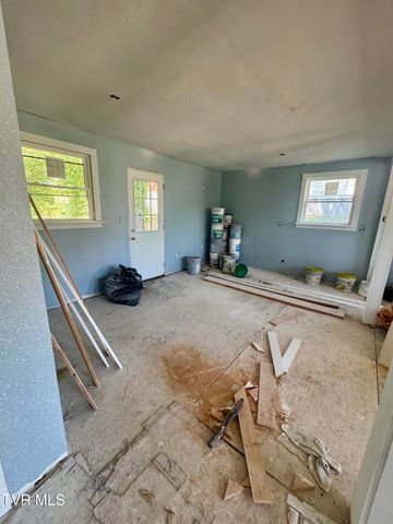 1422 Suncrest Drive, Kingsport, TN 37665