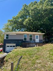 1422 Suncrest Drive, Kingsport, TN 37665