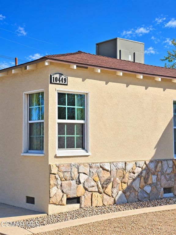10449 Chandler Boulevard, North Hollywood, CA 91601 — exterior
