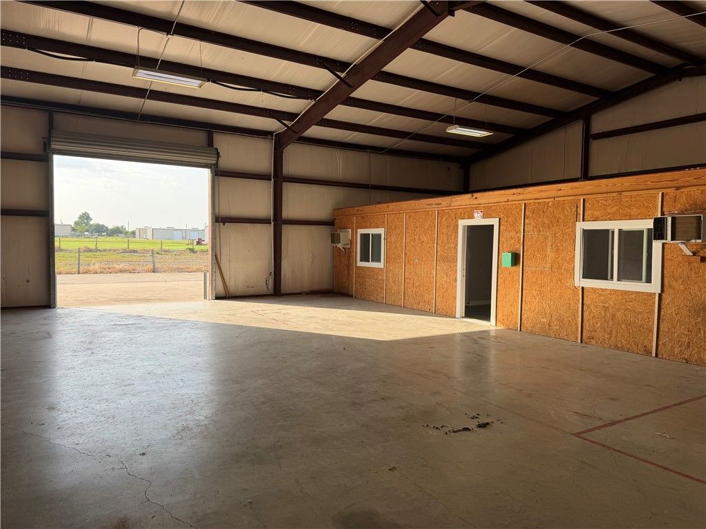 7038 Coyote Run Road, Bryan, TX 77808 — photo 2