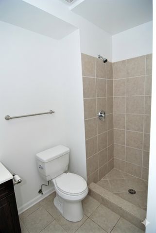 2065 W Jarvis Avenue 3E, Chicago, IL 60645