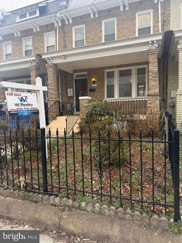 812 EMERSON ST NW, Washington, DC 20011