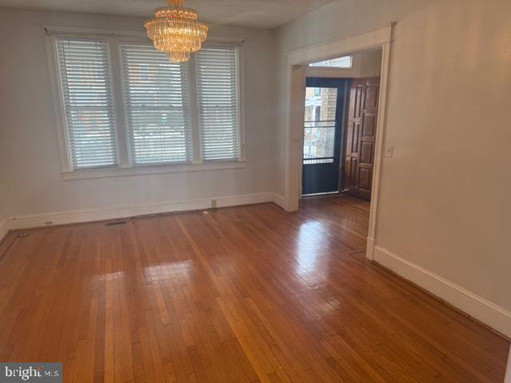 812 EMERSON ST NW, Washington, DC 20011