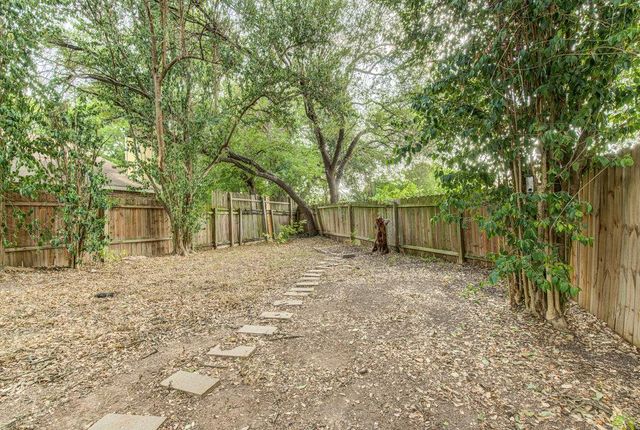 300 Villa Oaks CIR A, Austin, TX 78745