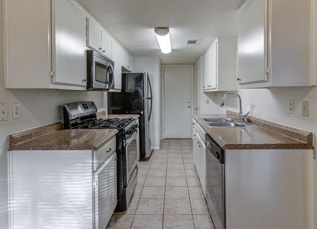 300 Villa Oaks CIR A, Austin, TX 78745