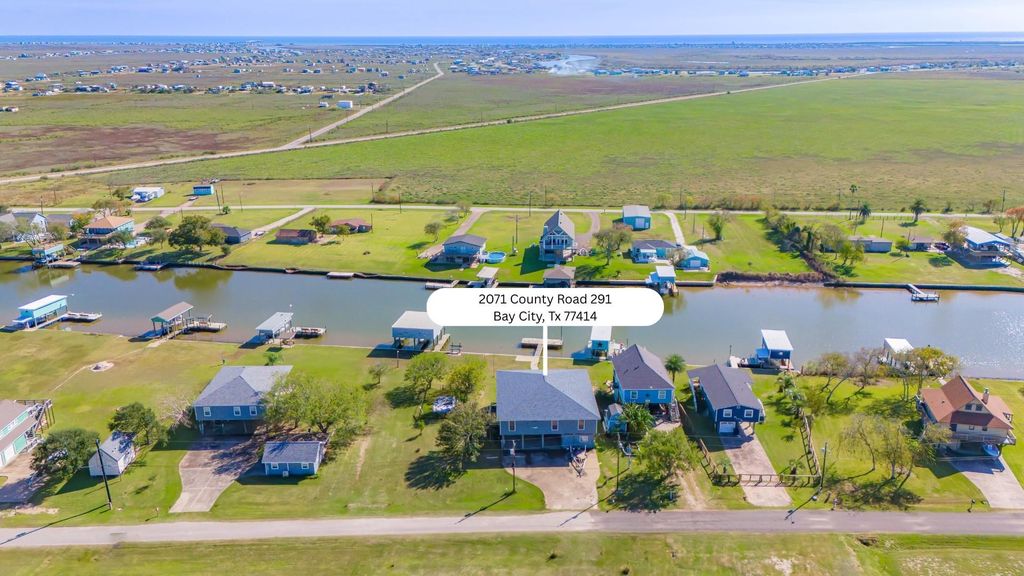2071 County Road 291, Bay City, TX 77414