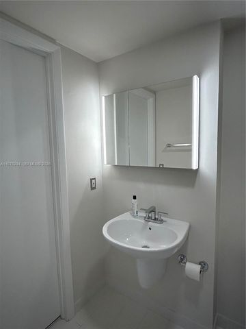 690 SW 1st Ct 2726, Miami, FL 33130