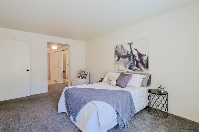 3952 FAIRWAY HILLS DR, Rapid City, SD 57702