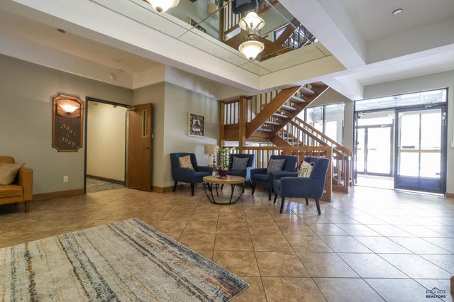 3952 FAIRWAY HILLS DR, Rapid City, SD 57702