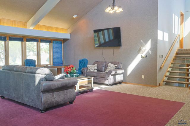 3952 FAIRWAY HILLS DR, Rapid City, SD 57702