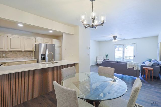3952 FAIRWAY HILLS DR, Rapid City, SD 57702