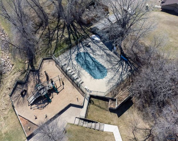 3952 FAIRWAY HILLS DR, Rapid City, SD 57702
