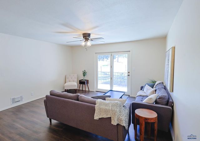 3952 FAIRWAY HILLS DR, Rapid City, SD 57702