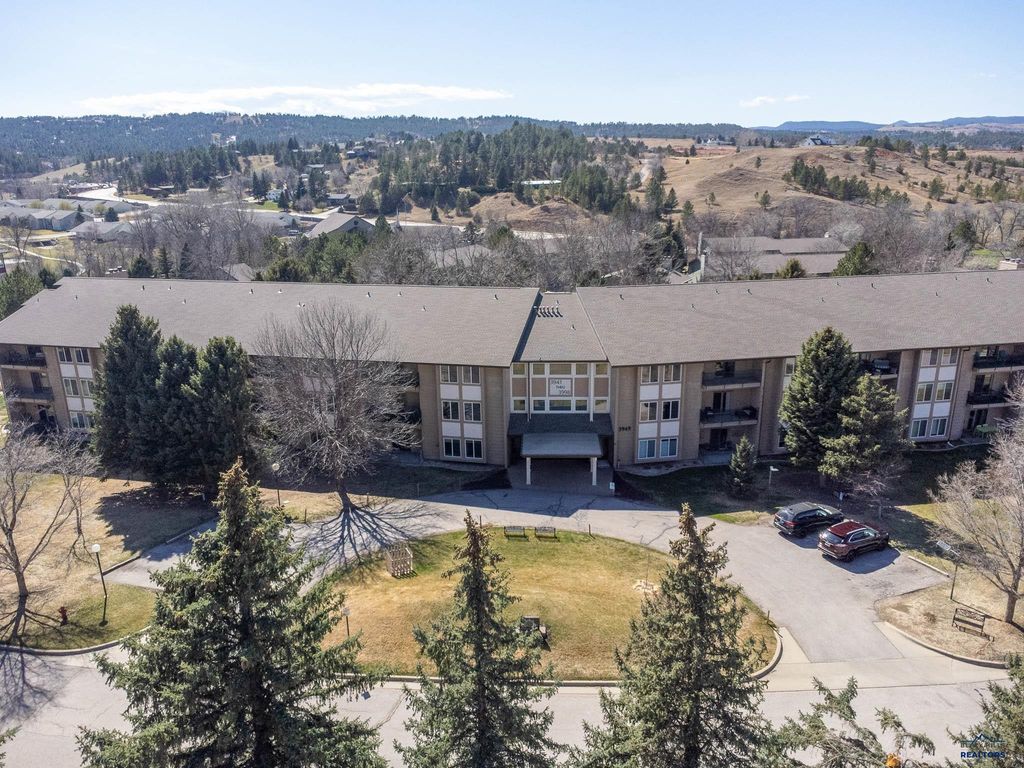 3952 FAIRWAY HILLS DR, Rapid City, SD 57702