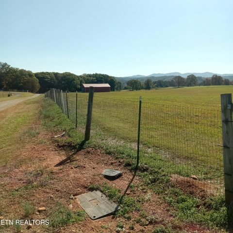 890 Fairview Rd, Tellico Plains, TN 37385